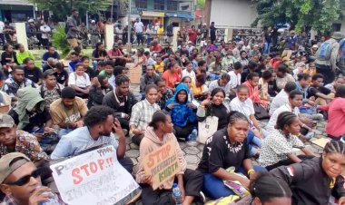 Berita Aksi Demo Damai di Kantor YPMAK