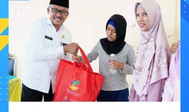 Jefridin Menyerah Bantuan Sembako dan Kursi Roda47 Untuk Lansia dan Disabilitas di Sei Beduk