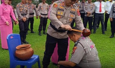 Kapolres Dharmasraya Pimpin Upacara Kenaikan Pangkat Personil Periode 1 Juli 2024