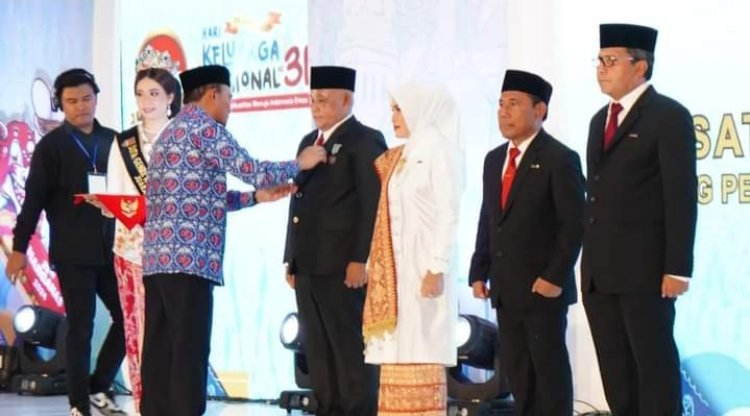 Selamat, Nanang Ermanto dan Winarni Terima Tanda Kehormatan Satyalancana Wira Karya, Satu-satunya Wakil Sumatera