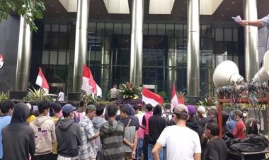 Kantor KPK Di Geruduk Massa Tuntut Dugaan Kasus Korupsi Bupati Padang Lawas Utara
