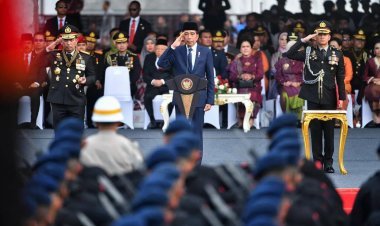 Presiden Joko Widodo Hadiri Upacara Hari Bhayangkara ke-78, Anugerahkan Tanda Kehormatan kepada Tiga Personel Polri