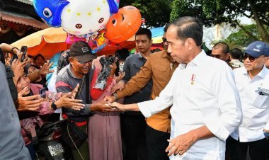 Presiden Joko Widodo Mendengar Aspirasi Masyarakat di Pasar Sentral Kotabumi