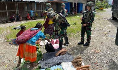 Rosita TNI Marinir Bantu Ekonomi Warga Kiribun