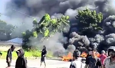 Memanas!!, Diduga Puluhan Preman Bayaran Serang Warga H.Anif dan 2 Unit Mobil Terbakar