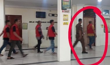 Diperlakukan Istimewa Oleh Jaksa, 5 Terdakwa  Perusak Dan Pembatai Supir Truk PT Key Key Tak Diborgol..!! PH : Equality Before Of Law, Aswas Harus Turun Tangan..!!