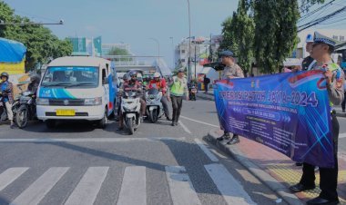 Operasi Patuh Jaya 2024, Satlantas Polres Metro Jakbar Bagikan Helm dan Jaket Kepada Pengendara