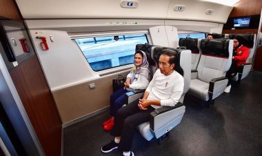 Presiden Jokowi dan Ibu Iriana Naik Kereta Cepat Whoosh dalam Kunjungan Kerja ke Jawa Barat