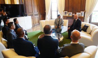 Pertemuan Bersejarah antara Presiden Terpilih 2024 Prabowo Subianto dan Presiden FIFA Gianni Infantino di Paris