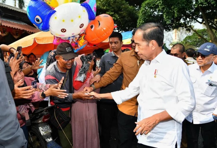 Presiden Joko Widodo Mendengar Aspirasi Masyarakat di Pasar Sentral Kotabumi