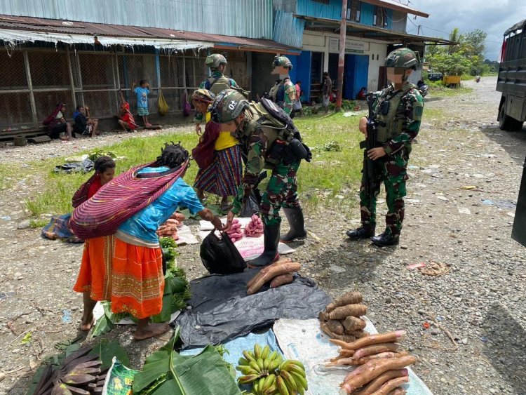 Rosita TNI Marinir Bantu Ekonomi Warga Kiribun