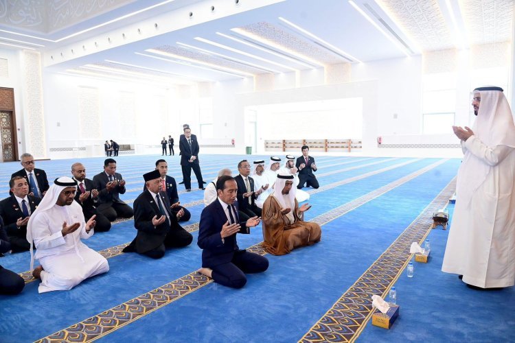 Presiden Jokowi Kunjungi Masjid Presiden Joko Widodo di Abu Dhabi