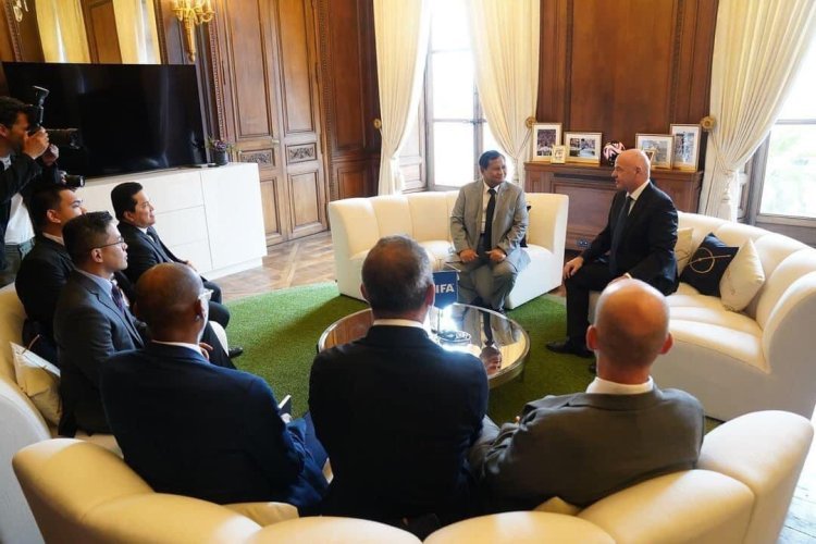 Pertemuan Bersejarah antara Presiden Terpilih 2024 Prabowo Subianto dan Presiden FIFA Gianni Infantino di Paris