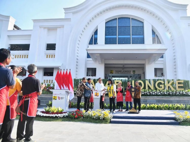 Presiden Joko Widodo Resmikan Rehabilitasi Pasar Jongke di Surakarta