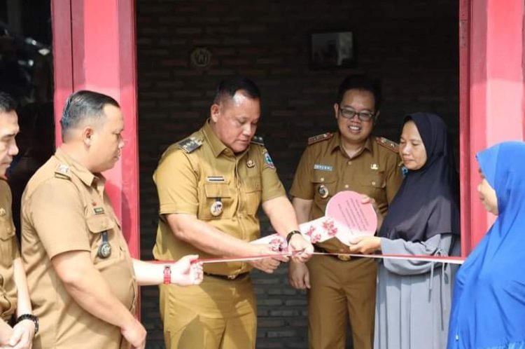 Bupati Lamsel Resmikan Hasil Bedah Rumah di Desa Buah Berak Kalianda
