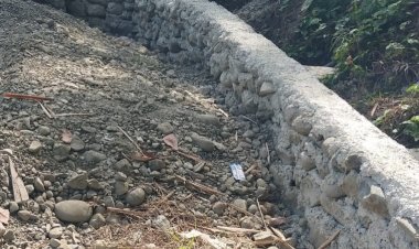 Peningkatan Jalan Sawah Arongo Desa Sisobambowo Menuju Desa Onolimbu Raya Di Kerjakan Asal Jadi