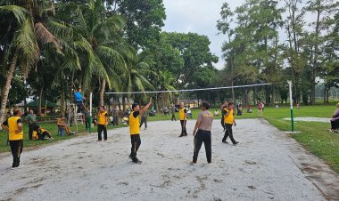 Kapolsek Tanah Jawa Gelar Pertandingan Bola Voli Meriahkan HUT RI Ke-79