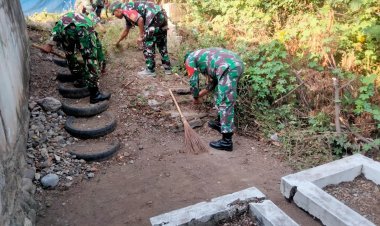 Aksi Sukarela Anggota Koramil 04/Comal Laksanakan Jumat Bersih di Tugu dan Makam Pahlawan