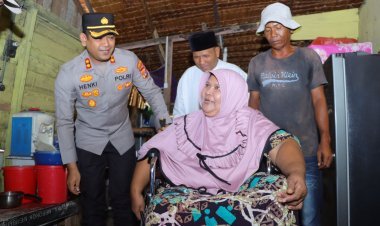 Kapolres Lhokseumawe Beri Bantuan Kursi Roda dan Sembako untuk Sabariah