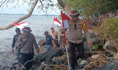 Polisi Peringati Hari Kemerdekaan dengan Pengibaran Merah Putih di Pulau Terpencil Bintan