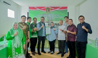 PPP Serahkan B1-KWK kepada Pasangan Kasmarni - Bagus Santoso