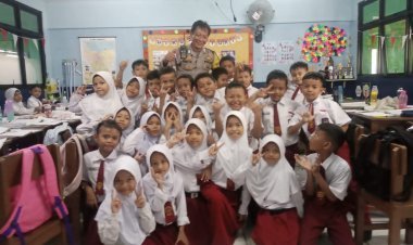 Police Goes to School, Polsek Kebon Jeruk Sosialisasikan Anti-Bullying di SDN 07 Sukabumi Selatan