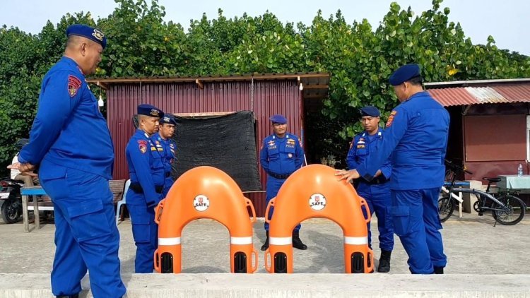 Sat Pol Airud Gelar Latihan Alat Keselamatan Korban Laut