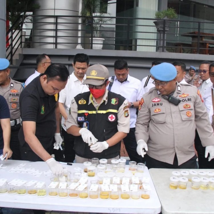 Polres Metro Jakarta Barat Laksanakan Pemeriksaan Urine Mendadak terhadap Personel