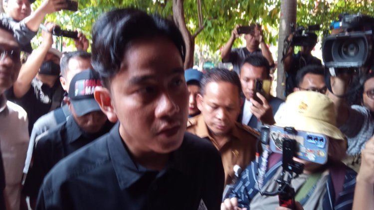 Wapres RI Terpilih Gibran Rakabuming Raka Kunjungan Kerja, Uji Coba Membagikan Makan Gratis Di SD Negeri 4 Kota Tanggerang