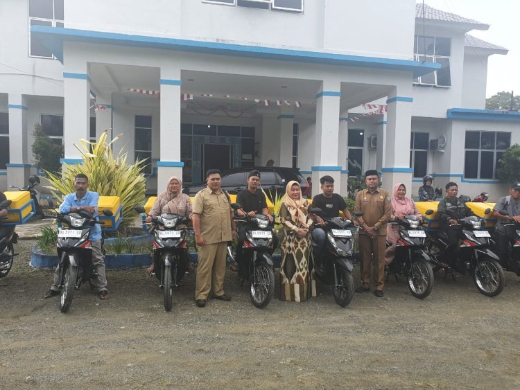 Rosnidar Mahlil Seluarkan 14 Unit Becak dan 8 Unit Sepeda Motor Untuk Penggalas Ikan