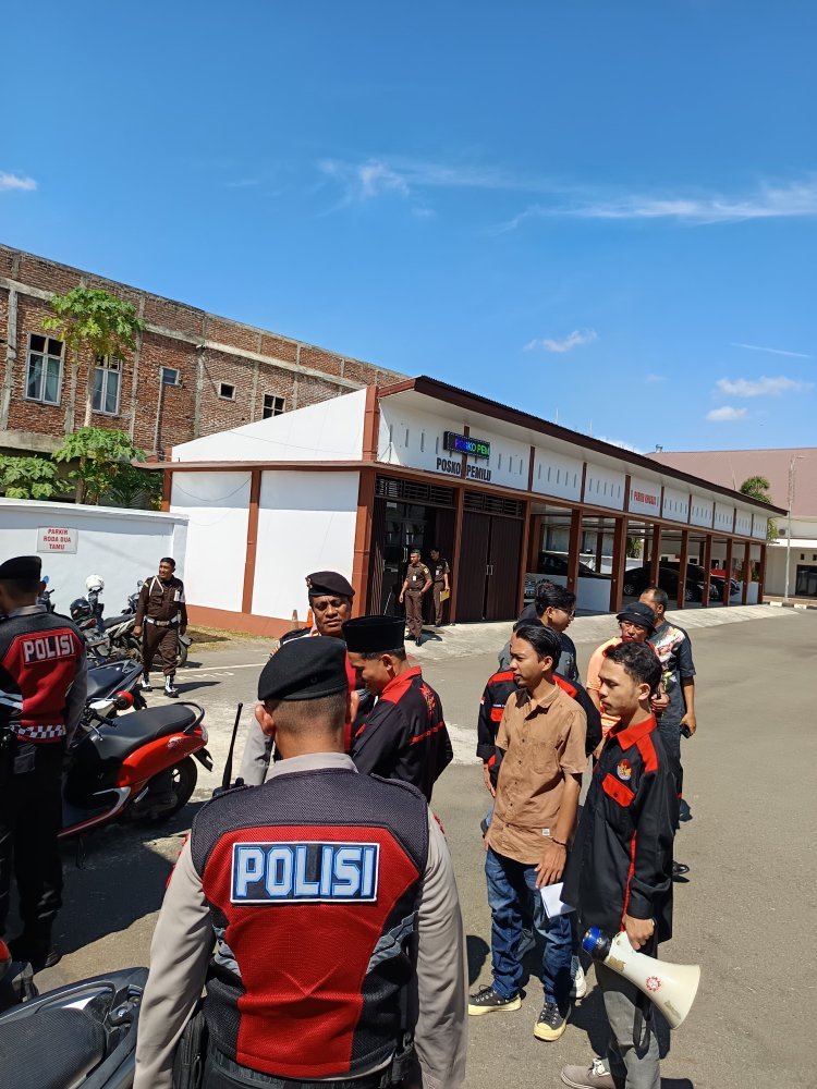 DPW ALAMP AKSI PROV ACEH DEMO KANTOR KEJATI ACEH TERKAIT DUGAAN PUNGLI KETUA MPK ACEH SINGKIL