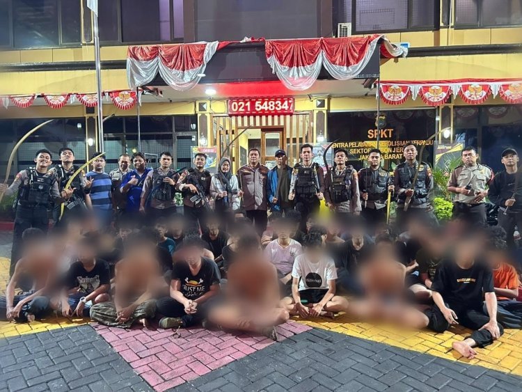 42 Remaja Hendak Tawuran Dibubarkan Tim Patroli perintis Presisi Polres Metro Jakarta Barat, Ini Barang Bukti Yang Diamankan