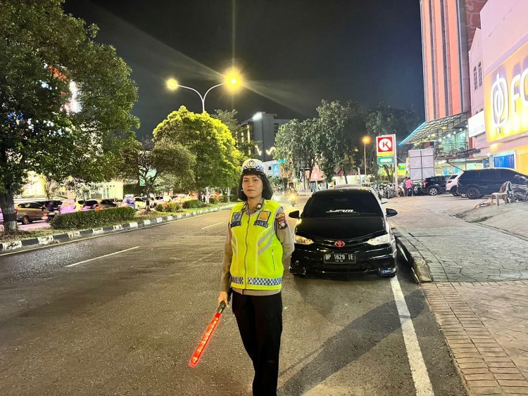 Polwan Cantik Polresta Barelang Tingkatkan Patroli Harkamtibmas Pada Malam Hari