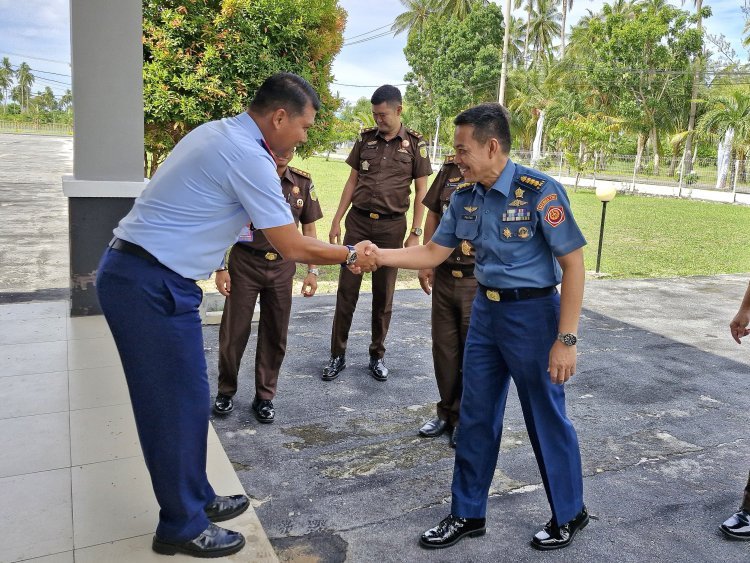 Danlanud RSA Natuna Sambut Asisten Pidmil Kejati Riau: Sinergi Penegakan Hukum Diperkuat