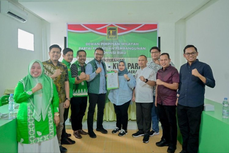 PPP Serahkan B1-KWK kepada Pasangan Kasmarni - Bagus Santoso