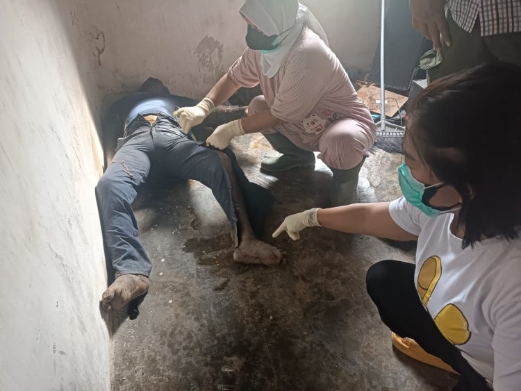 Polsek Perdagangan Evakuasi Mayat Pria 45 Tahun yang Ditemukan Membusuk di Rumahnya, Diduga Meninggal Tiga Hari Sebelumnya