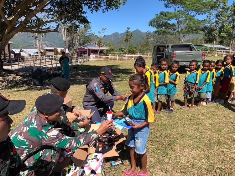 Jelang Purna Tugas, Satgas Yonkav 6 Terus Berbagi Ke Sekolah Perbatasan