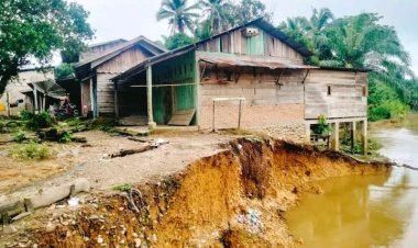 Birin Warga Desa Bulusema kecamatan suro Kabupaten Aceh Singkil Mengharapkan uluran Pemda.