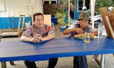 Polri Peduli Sesama, Momen Akp Arif RH Beri Makan Penjual Sapu yang Letih di Pinggir Jalan
