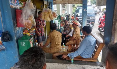 Aiptu Mukhsodin Bhabinkamtibmas Desa Sukadamai Lakukan Sambang dan Edukasi di Warung Warga untuk Jaga Kamtibmas