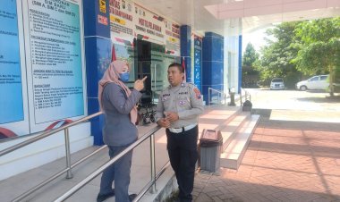 Pelayanan Humanis Personil Lantas Sebagai Pemandu Kepada Setiap Pemohon SIM di Satpas Polresta Banyuwangi