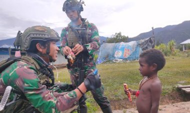 Satgas Mobile Yonif 323 Semakin Dekat Dengan Masyarakat