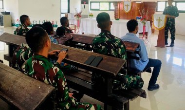 Tingkatkan Keimanan dan Ketaqwaan, Satgas Yonif 131/Braja Sakti Laksanakan Ibadah di Gereja GKI Bersama Masyarakat Papua