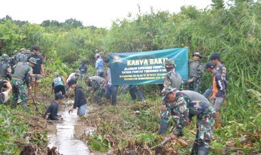 Dansatgas Pamtas Yonarmed 11 Kostrad Pimpin Karya Bakti Di Desa Sekaduyan Taka