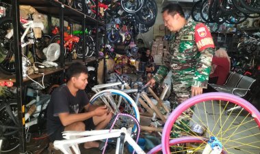 Ciptakan Kedekatan dengan Warga, Babinsa Jayengan Rutin Komsos.