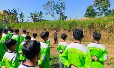 Babinsa Koramil 05/Ampel Berian materi Wasbang dan PBB di Pondok Pesantren Abi Umi