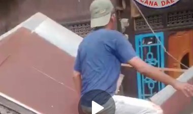 Tanah Longsor di Lampihong Menghancurkan Rumah Warga