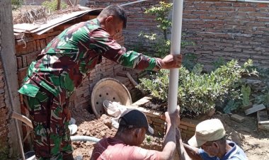 Bentuk Kemanunggalan TNI Rakyat, Babinsa Nogosari Turut Atasi Kesulitan Warga