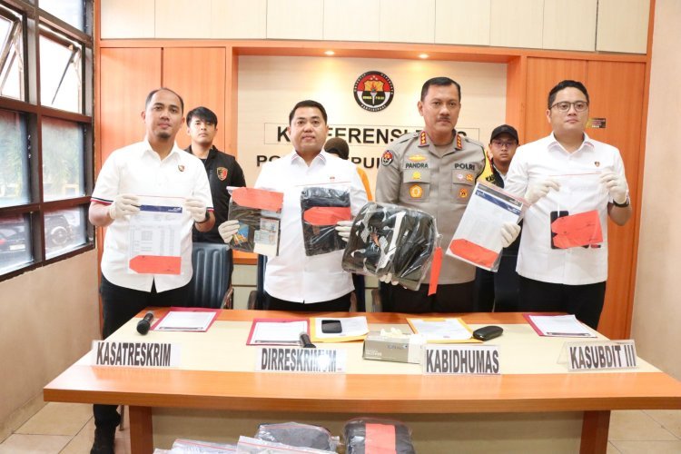 Polda Kepri dan Polresta Barelang Ringkus 2 Penipu Hipnotis dengan Uang Curian Rp 273 Juta