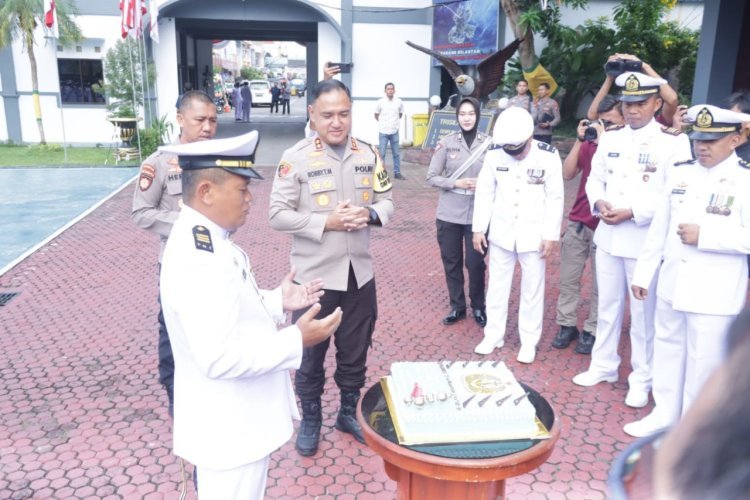 Kapolres Karimun Bertandang ke Mako Lanal Tanjung Balai Karimun Ada Apa Yaa!